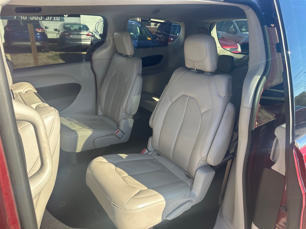 2017 Chrysler Pacifica Image 8