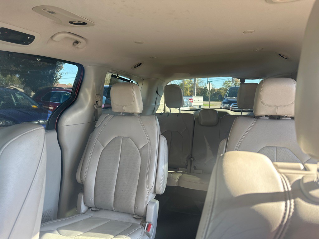 2017 Chrysler Pacifica Image 9