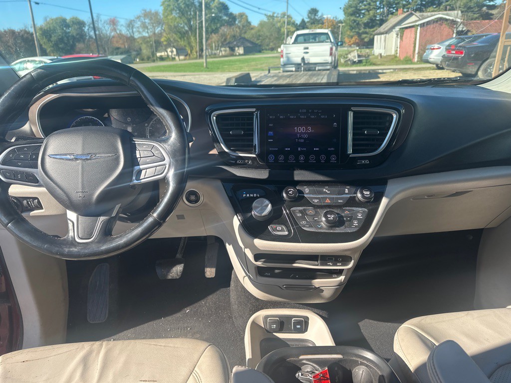 2017 Chrysler Pacifica Image 10