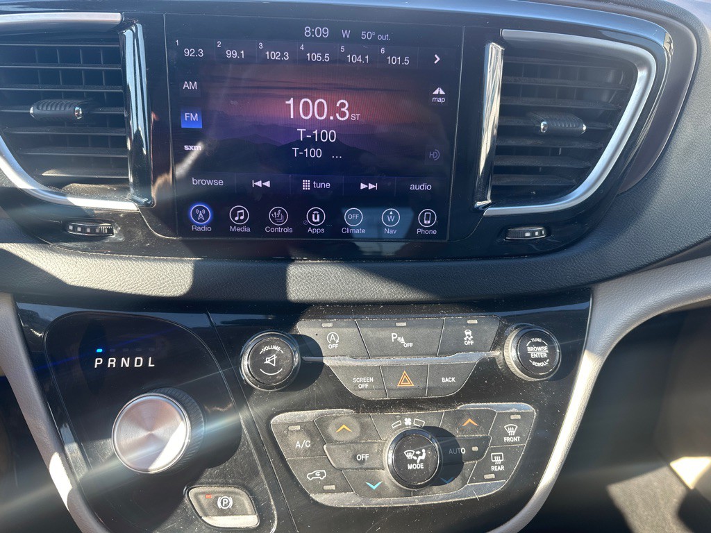 2017 Chrysler Pacifica Image 11