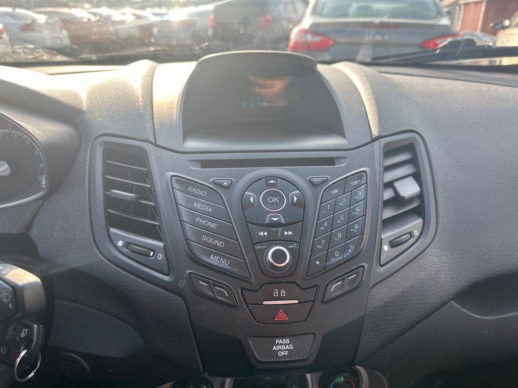 2016 Ford Fiesta Image 10