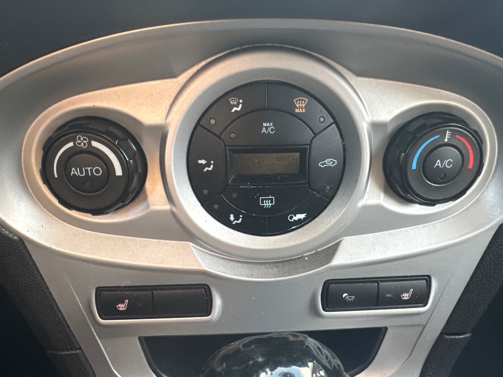 2016 Ford Fiesta Image 11