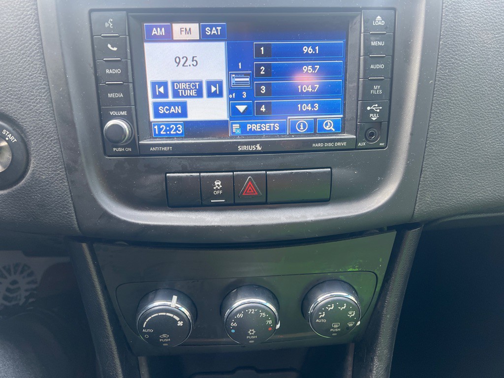 2012 Dodge Avenger Image 9