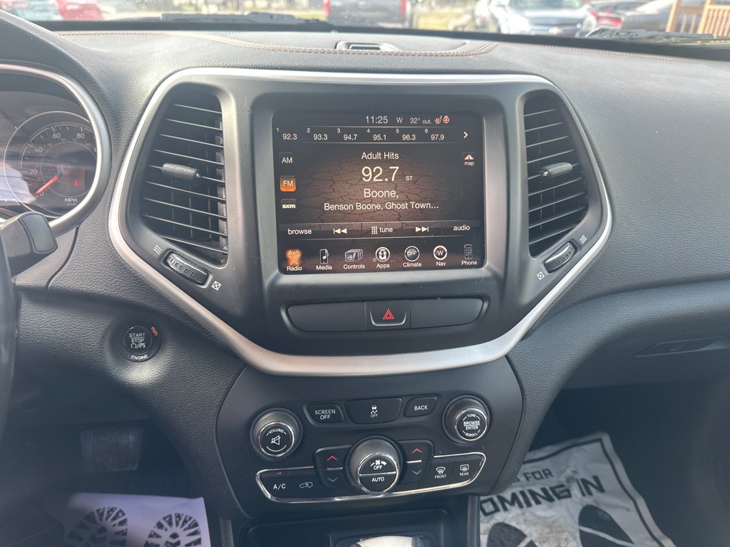 2015 Jeep Cherokee Image 11