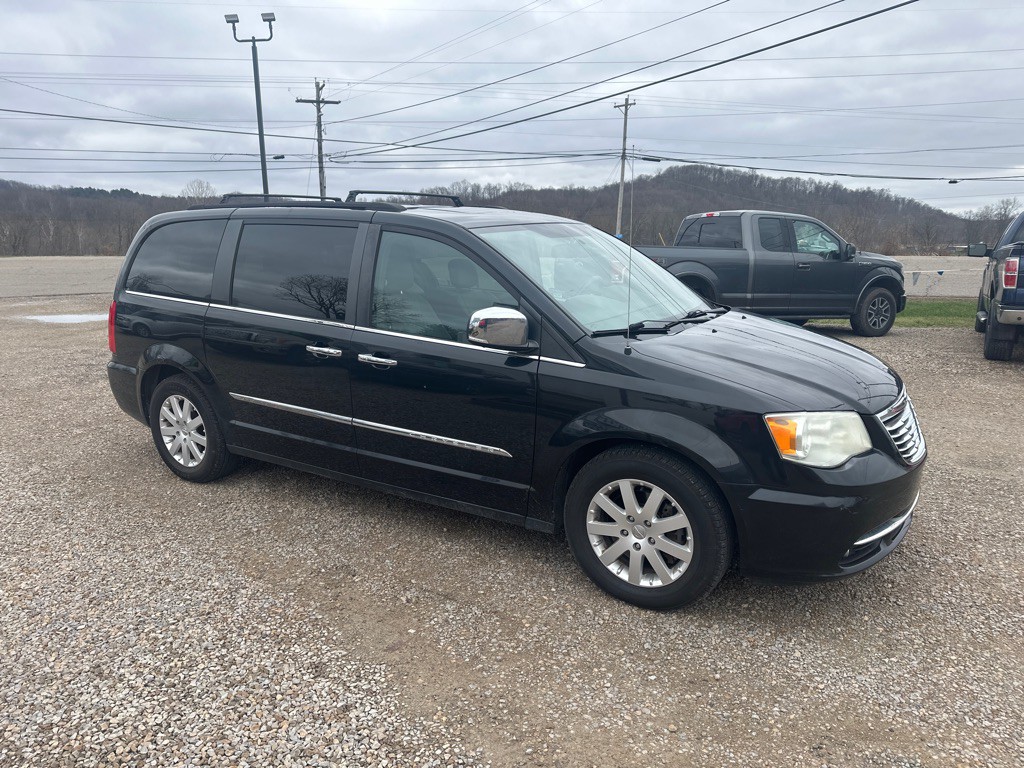 2012 Chrysler Town & Country Image 3