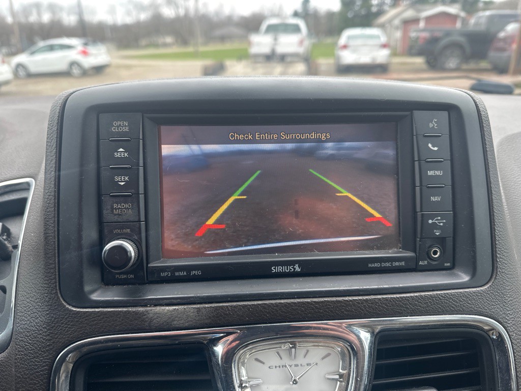 2012 Chrysler Town & Country Image 12