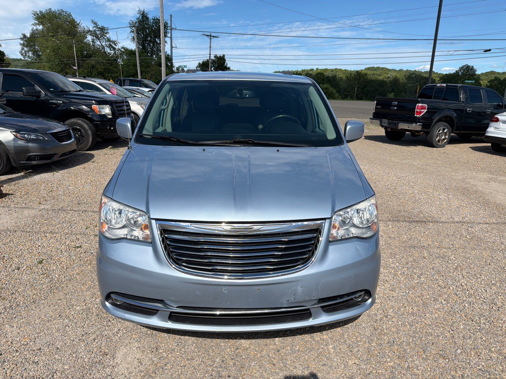 2012 Chrysler Town & Country Image 2