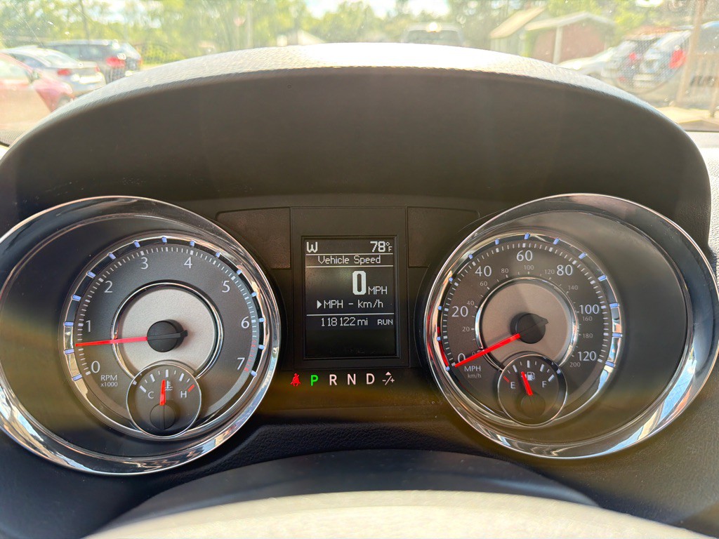 2012 Chrysler Town & Country Image 13