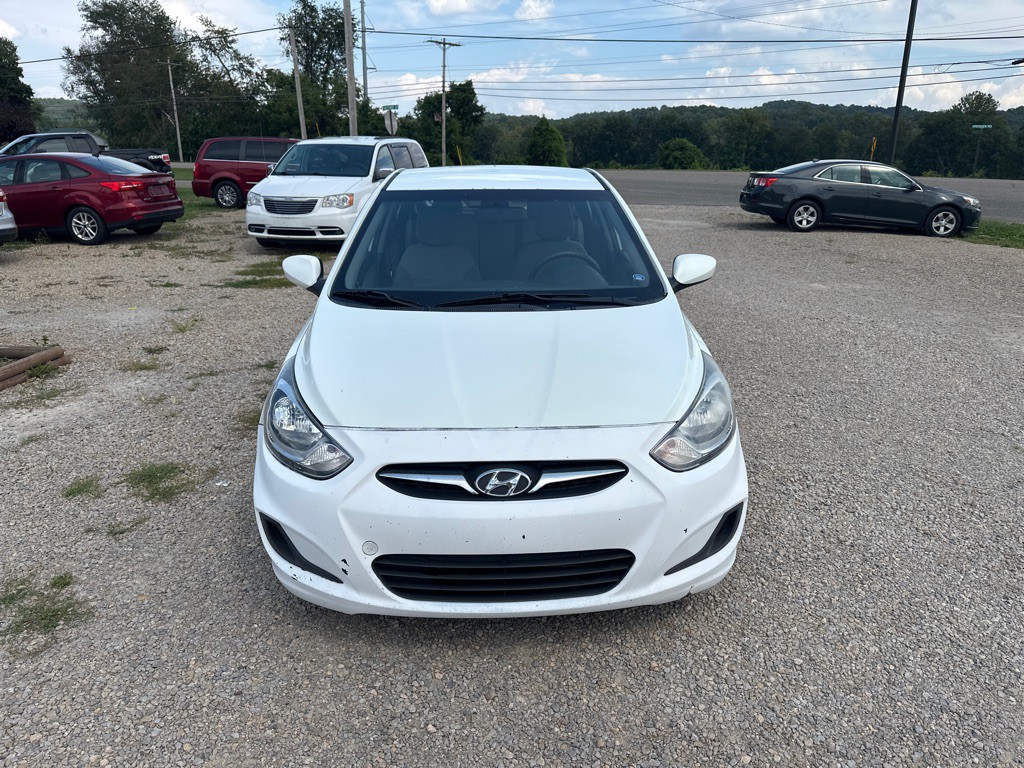 2014 Hyundai Accent Image 2