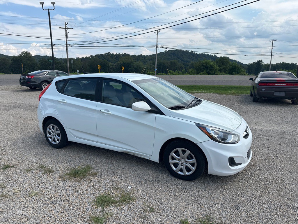2014 Hyundai Accent Image 3