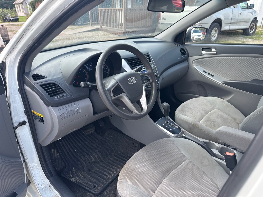 2014 Hyundai Accent Image 7