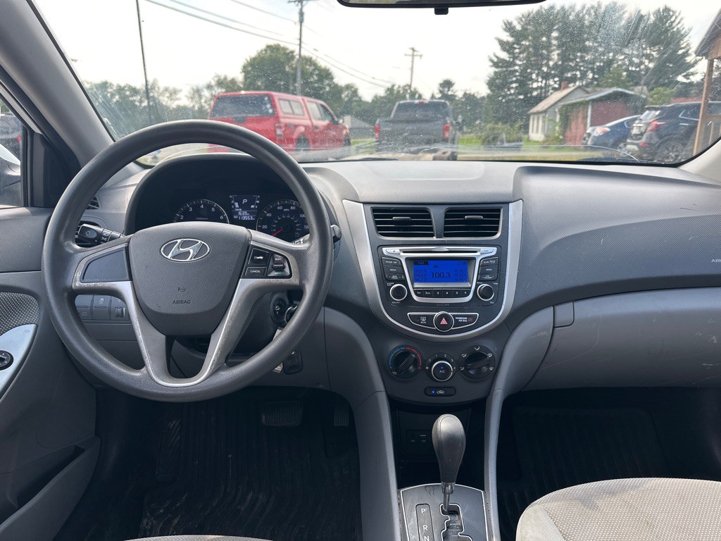 2014 Hyundai Accent Image 8
