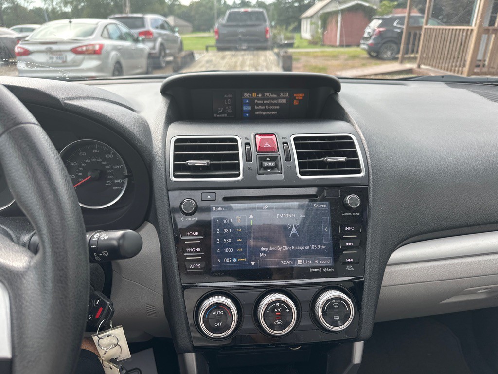 2017 Subaru Forester Image 11