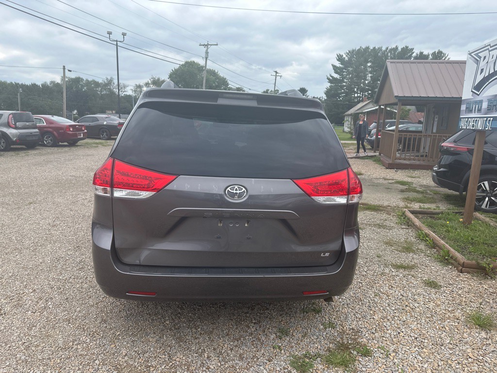 2014 Toyota Sienna Image 5