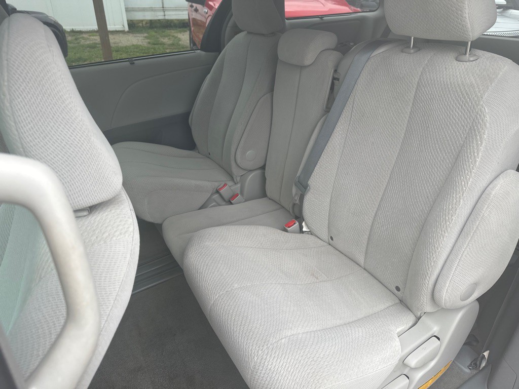 2014 Toyota Sienna Image 8