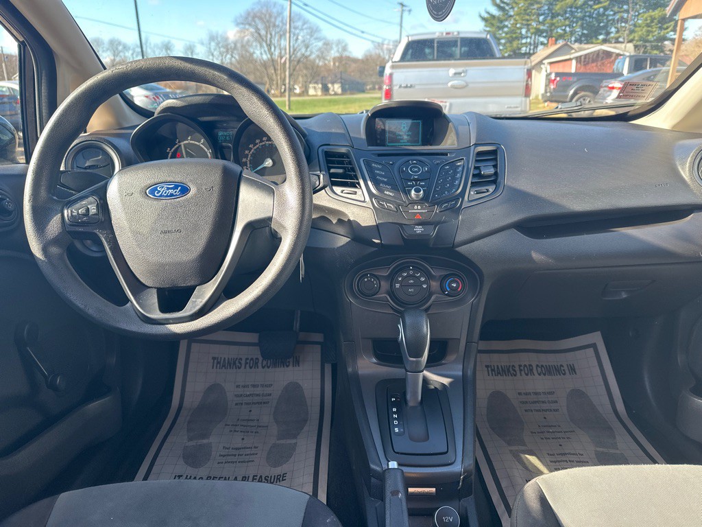 2016 Ford Fiesta Image 8