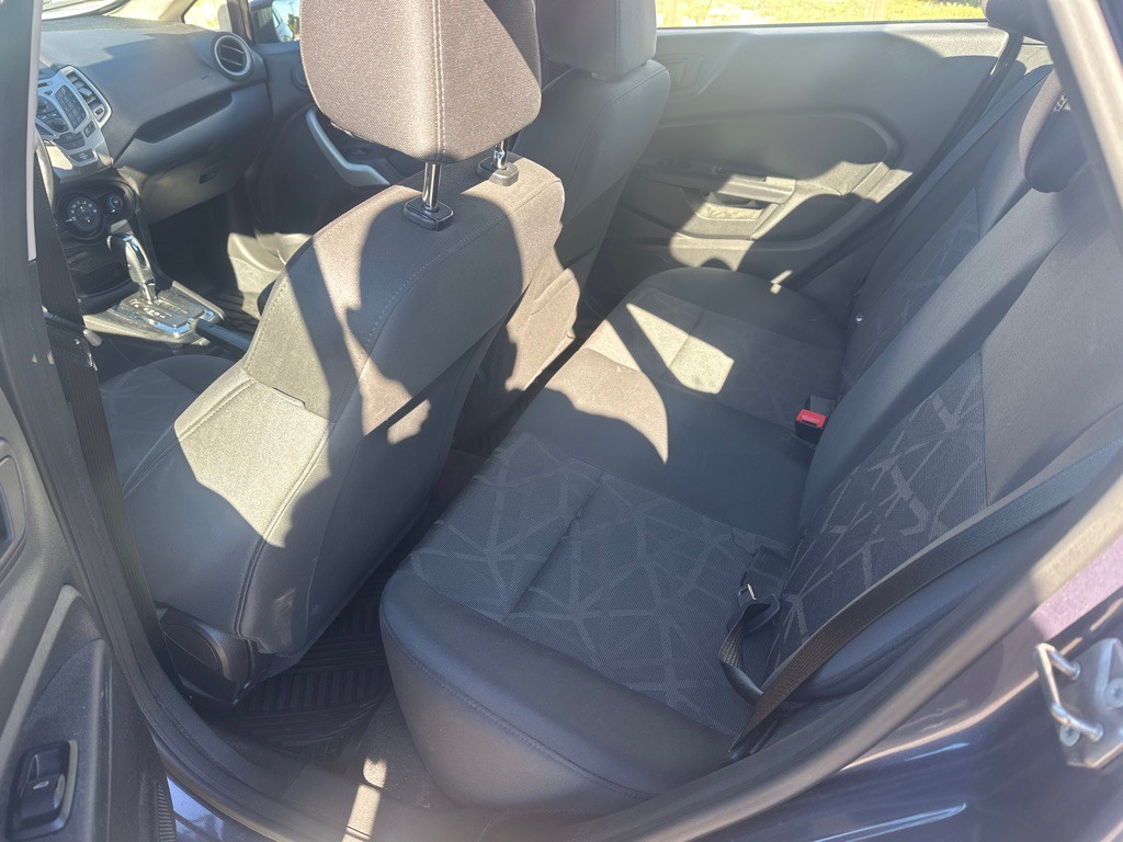 2013 Ford Fiesta Image 8