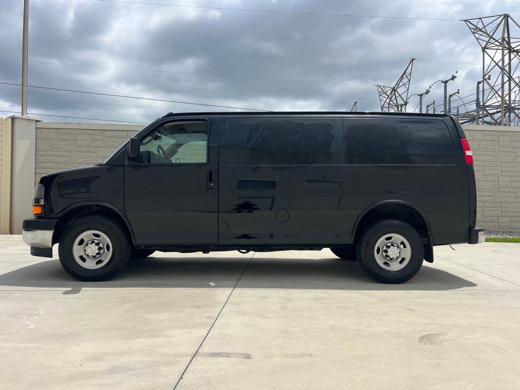 2017 Chevrolet Express Image 2