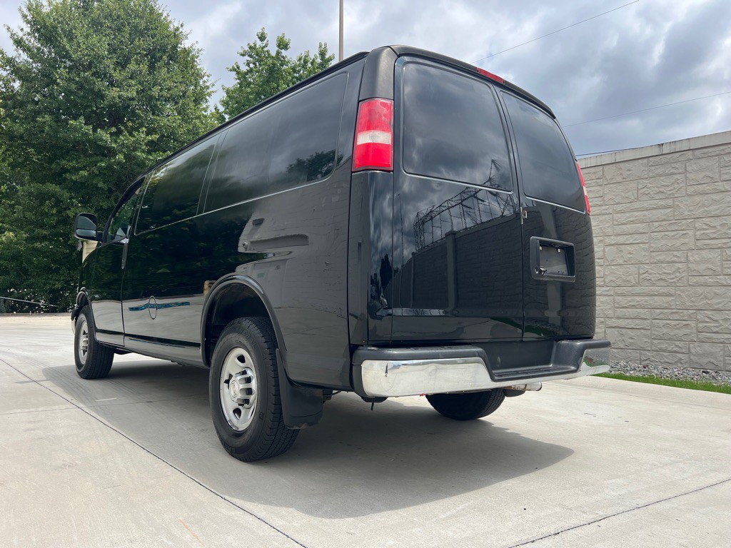 2017 Chevrolet Express Image 3