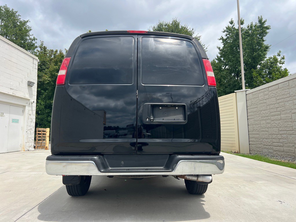 2017 Chevrolet Express Image 4