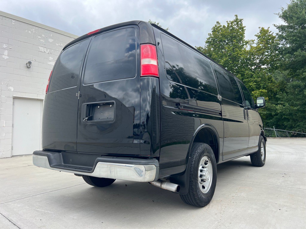 2017 Chevrolet Express Image 7