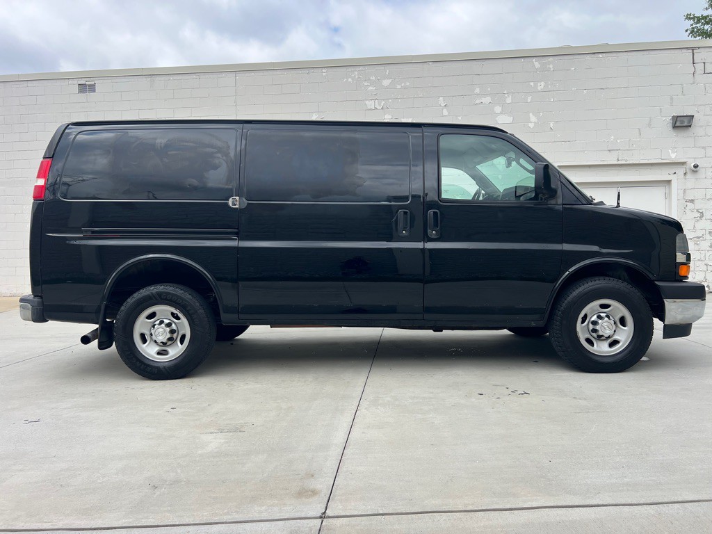 2017 Chevrolet Express Image 8