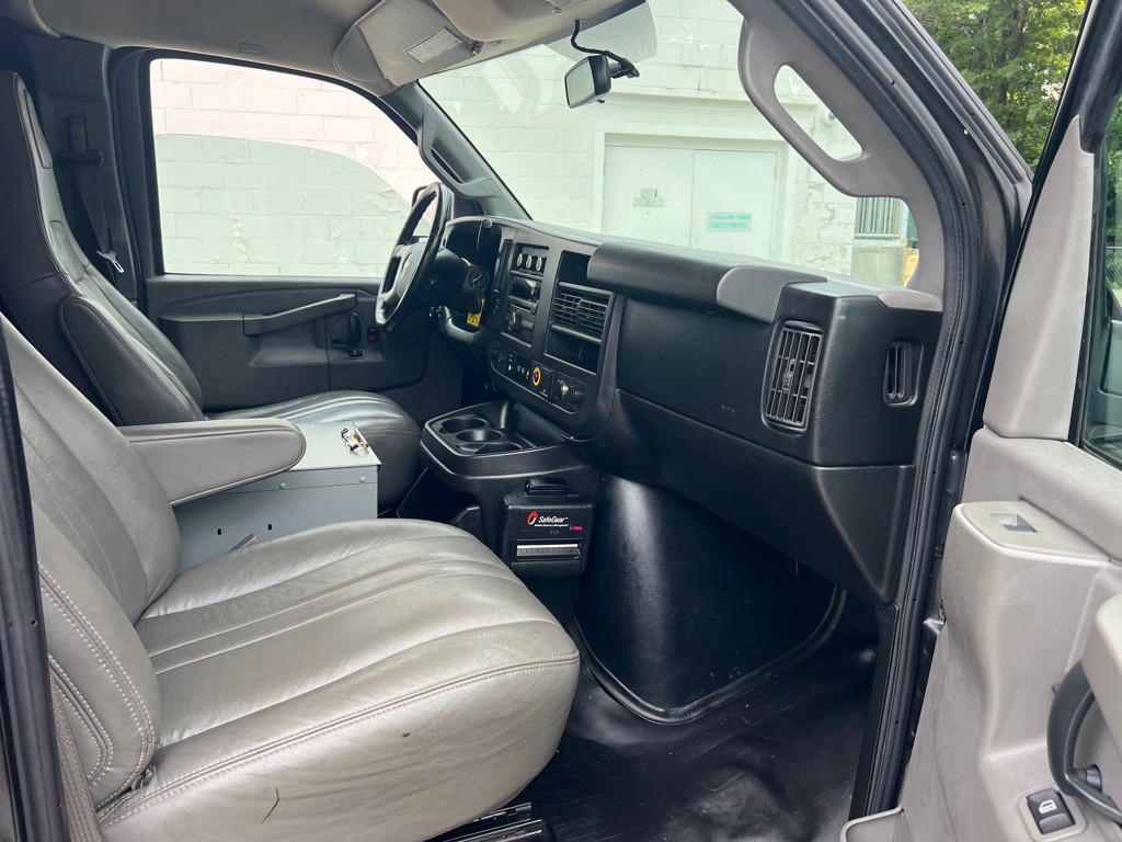 2017 Chevrolet Express Image 14