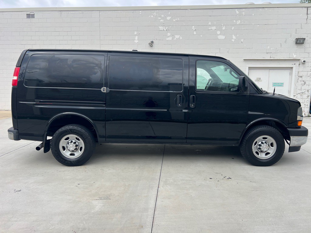 2017 Chevrolet Express Image 18