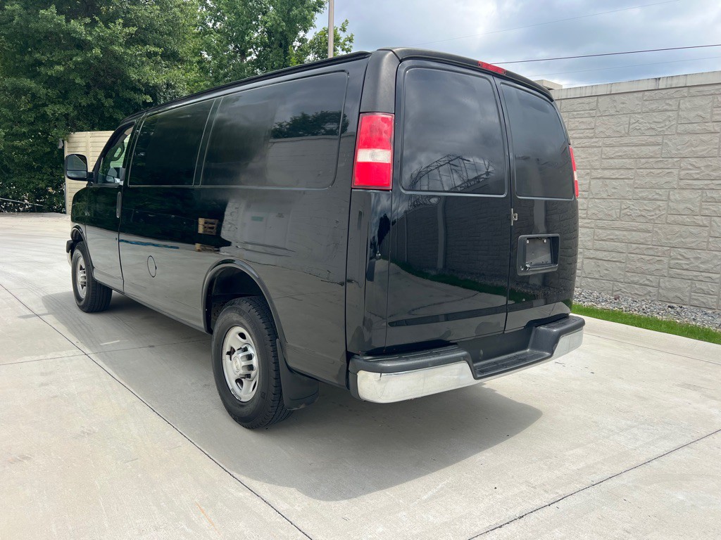 2017 Chevrolet Express Image 21