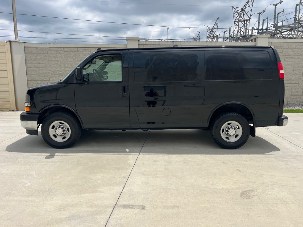2017 Chevrolet Express Image 22