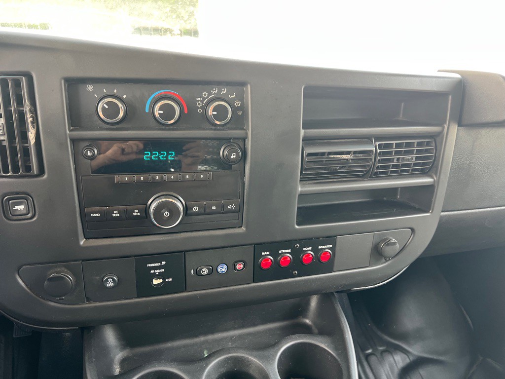 2014 Chevrolet Express Image 22