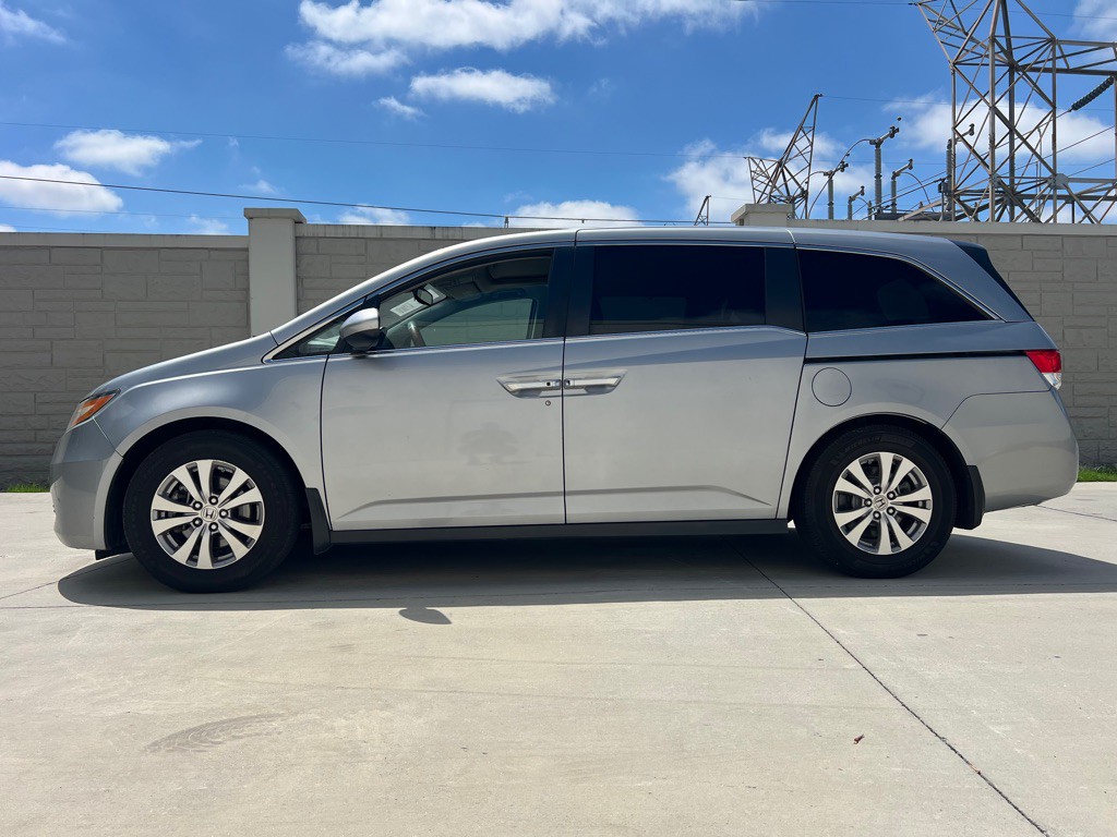 2017 Honda Odyssey Image 2
