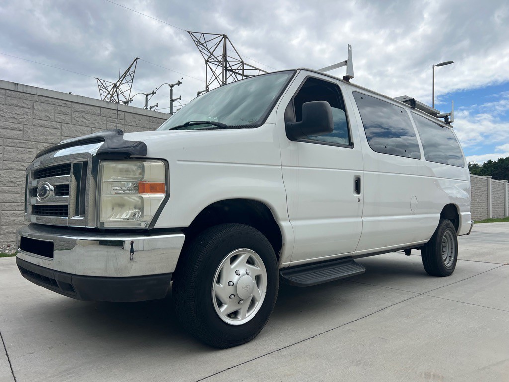 2011 Ford Econoline Image 1
