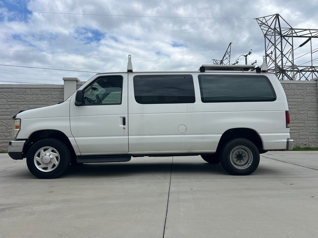 2011 Ford Econoline Image 2