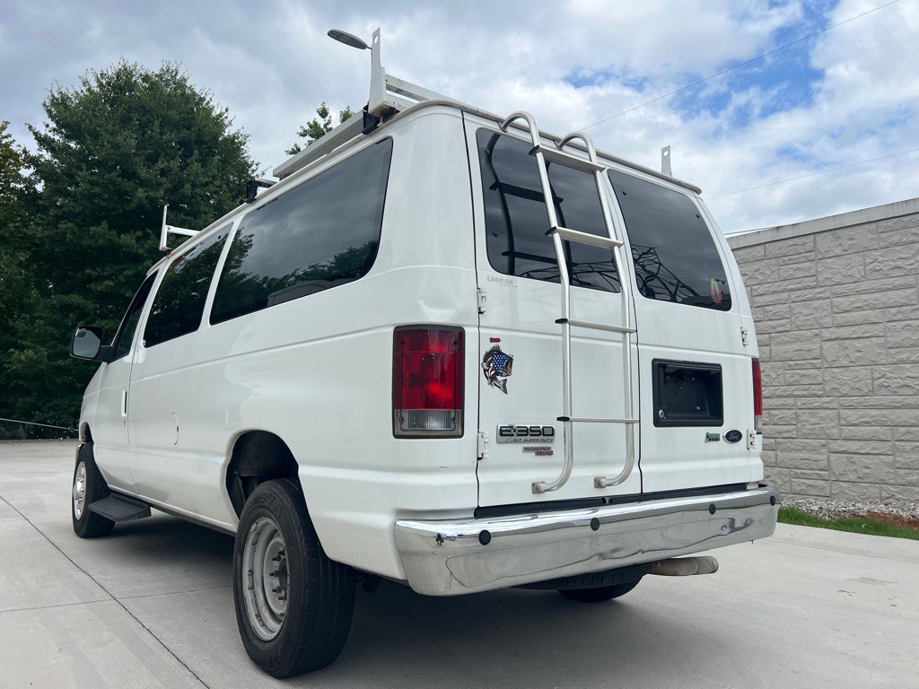 2011 Ford Econoline Image 3