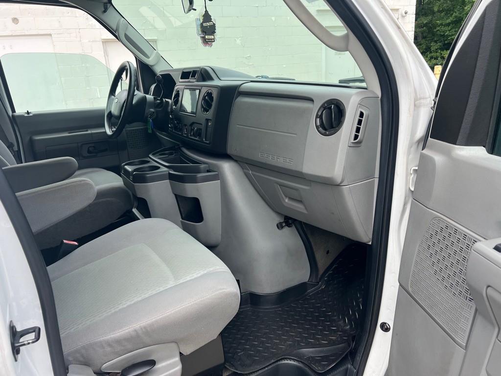 2011 Ford Econoline Image 9