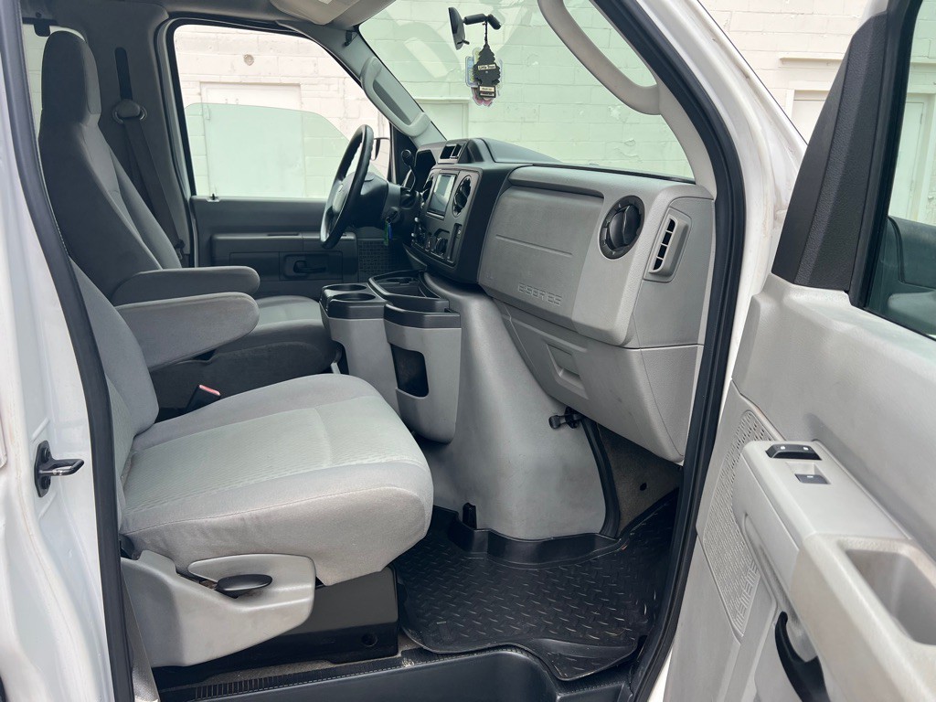 2011 Ford Econoline Image 11