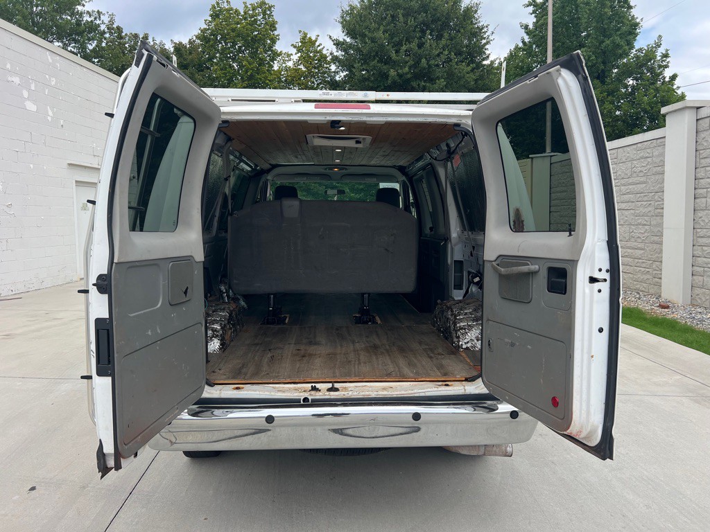 2011 Ford Econoline Image 14