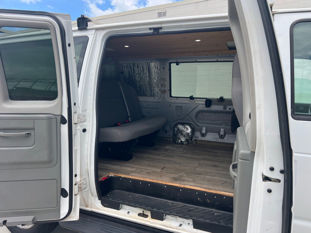 2011 Ford Econoline Image 15