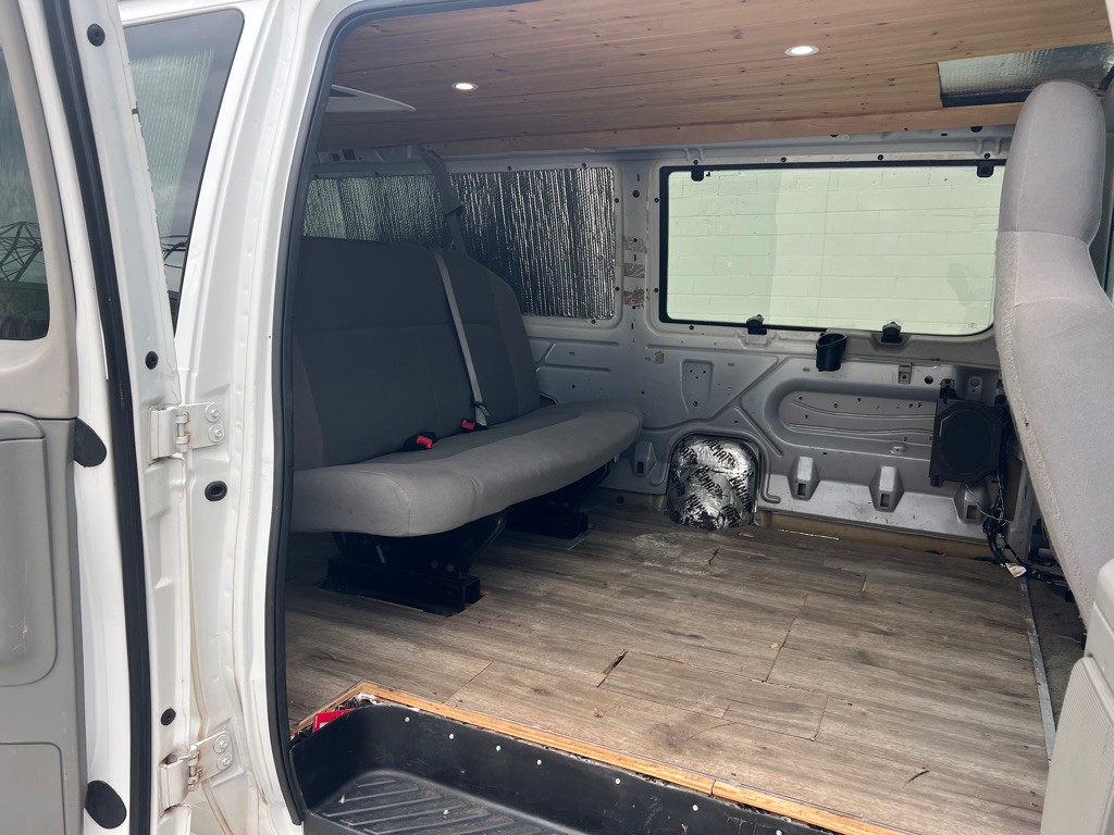 2011 Ford Econoline Image 16