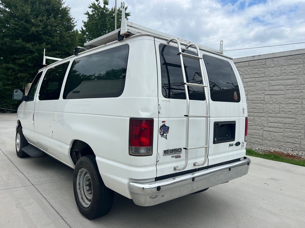 2011 Ford Econoline Image 19