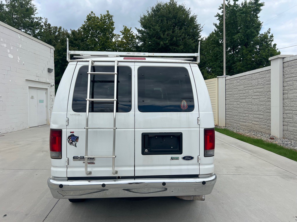 2011 Ford Econoline Image 20