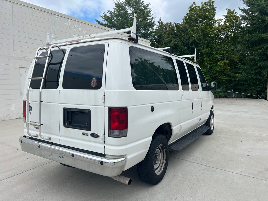 2011 Ford Econoline Image 21