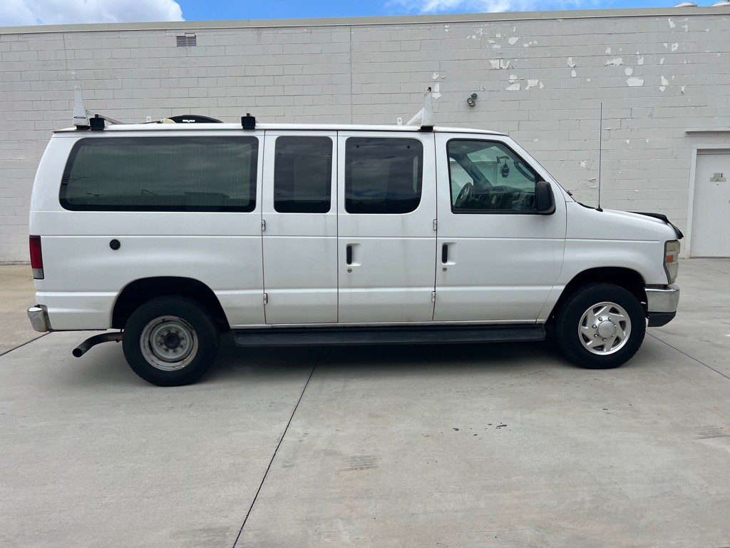 2011 Ford Econoline Image 23