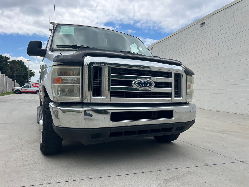 2011 Ford Econoline Image 25