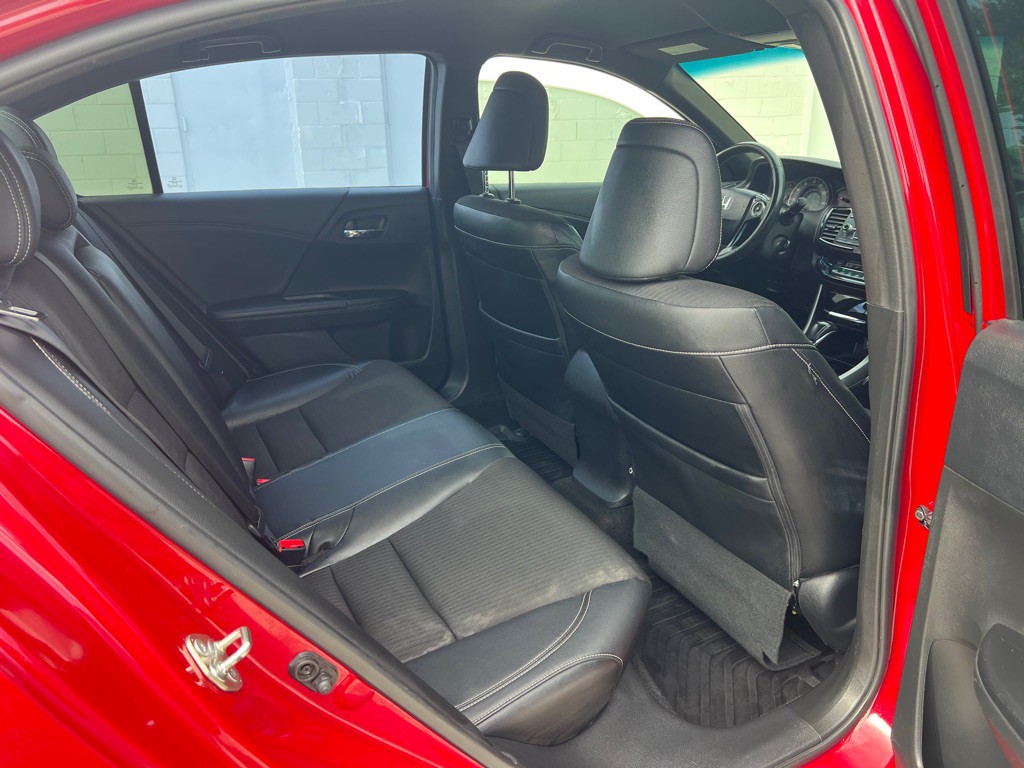 2017 Honda Accord Image 18