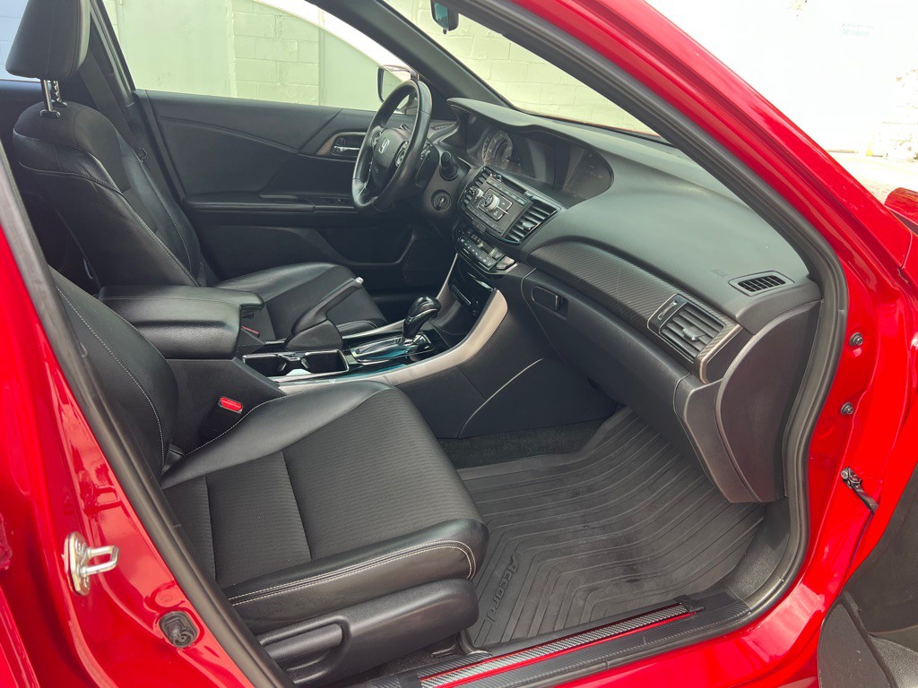 2017 Honda Accord Image 19