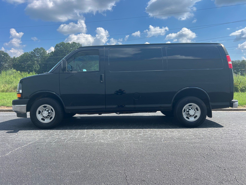 2017 Chevrolet Express Image 3