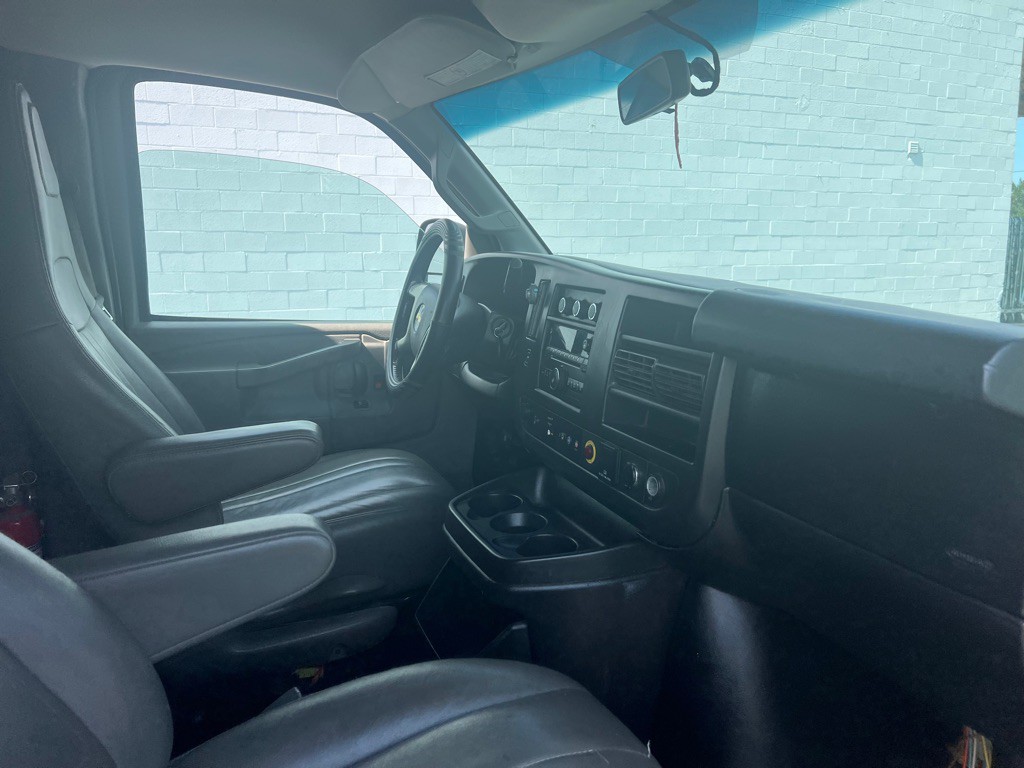2017 Chevrolet Express Image 16