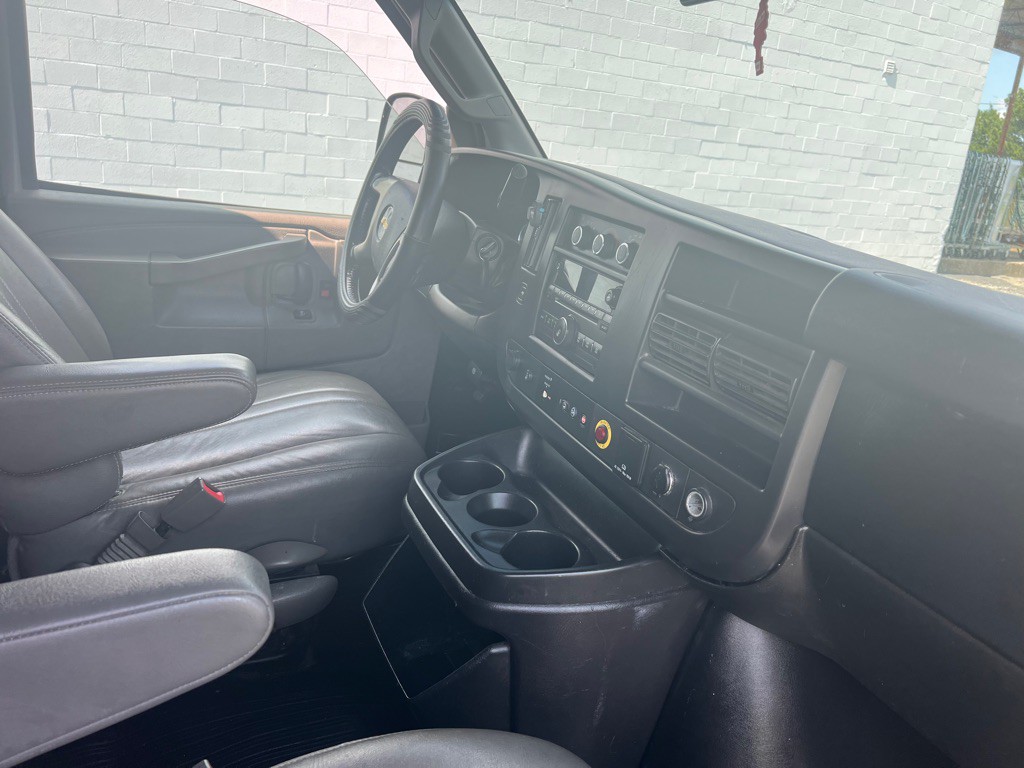 2017 Chevrolet Express Image 17